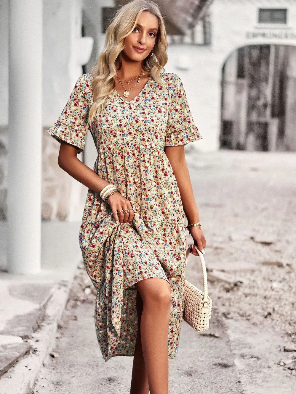 Layla™ – Chic V-Neck Floral Dress